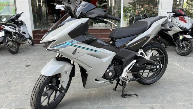 Bảng giá xe Honda Winner R 2026 giữa tháng 12/2025 giảm cực mạnh: Hạ bệ Yamaha Exciter 155 vì quá rẻ