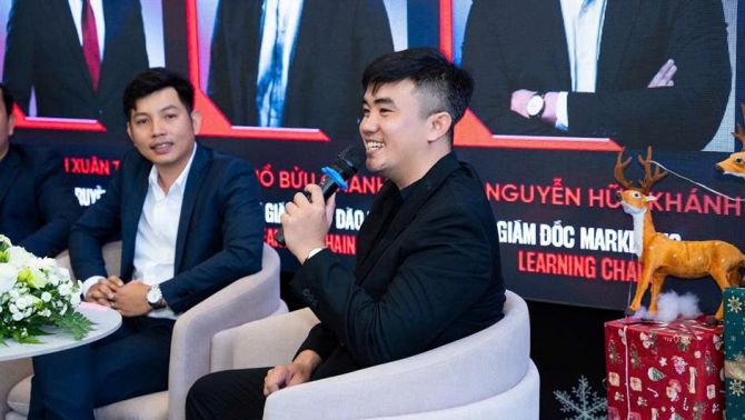 Gặp gỡ 'sách người': Công nghệ AI gần gũi hơn bao giờ hết