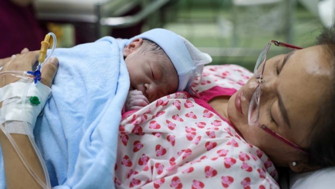 Bỏ quy định ‘mỗi vợ chồng có 1 đến 2 con’, Luật Dân số mở lối mới cho quyền sinh con và bài toán dân số dài hạn