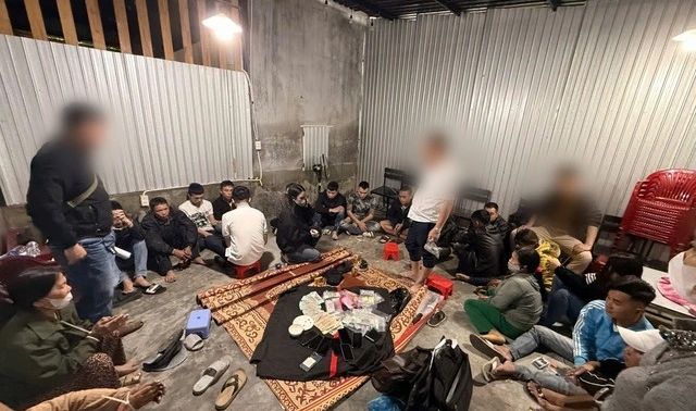 Bóc trần bí mật chấn động bên trong quán cà phê ở Huế