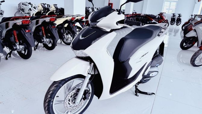 Bảng giá xe Honda SH 2026 giữa tháng 12/2025 giảm thủng đáy: Khách Việt ùn ùn săn đón vì giá quá rẻ