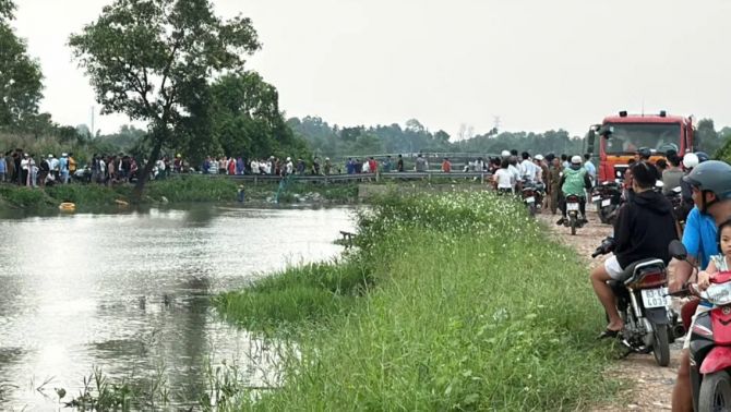 Tìm thấy thi thể nam sinh rơi xuống rạch Bến Bà Mai, nạn nhân còn lại vẫn ‘bặt âm vô tín’
