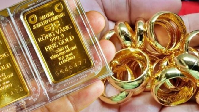 Giá vàng hôm nay 18-12 bật tăng mạnh: Vàng miếng, vàng nhẫn đồng loạt leo đỉnh, chênh lệch trong nước gây chú ý