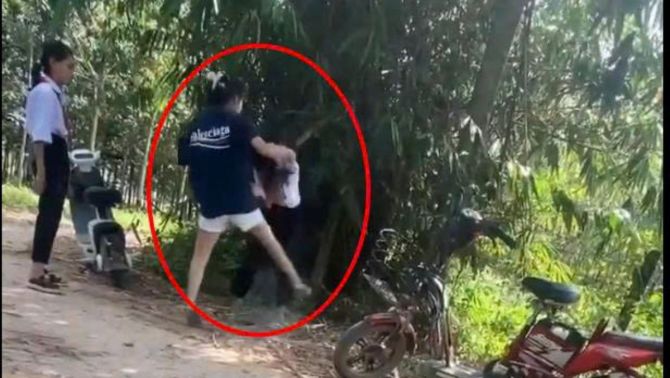 Vụ nữ sinh lớp 7 bị ép đưa đi ‘nói chuyện’ ở nơi vắng: Nạn nhân hoảng loạn, phải nghỉ học 20 ngày