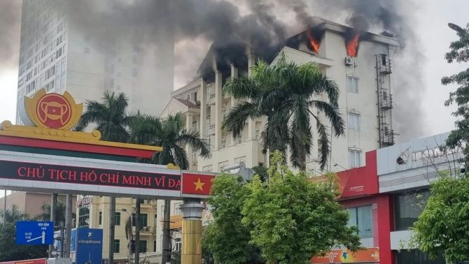 Hiện trường vụ cháy lớn tại trụ sở bưu điện ở Ninh Bình, thống kê thiệt hại ban đầu?