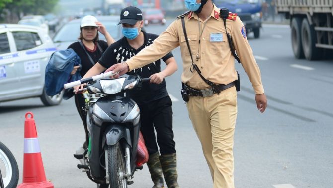 Bằng lái xe hết điểm vì vi phạm giao thông, vẫn chạy xe bị phạt lên đến 20 triệu đồng