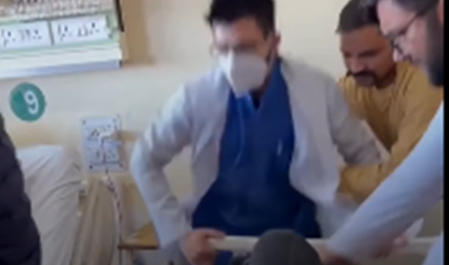 Bị nhắc ‘nói chuyện cho lịch sự’, bác sĩ đấm thẳng bệnh nhân khiến dư luận ‘dậy sóng’