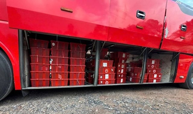 Kiểm tra xe khách, công an phát hiện 112 kiện hàng, thứ bên trong khiến nhiều người hoảng sợ