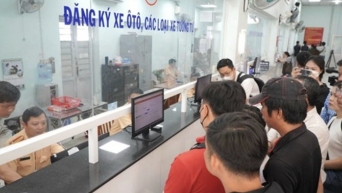 Bộ Tài chính đề xuất giảm phí cấp biển ô tô: Hà Nội và TP.HCM có thể chỉ còn 14 triệu đồng