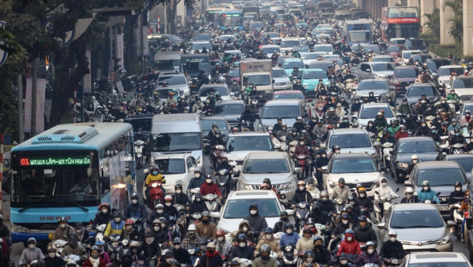 Hàng loạt quy định ô tô có hiệu lực từ 2026: Lệ phí trước bạ đổi, siết khí thải, ưu đãi xe Hybrid