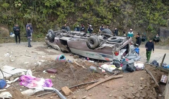 Nguyên nhân vụ lật xe khách ở Lào Cai khiến ít nhất 7 người chết, xe đang chở đoàn từ thiện thì gặp nạn