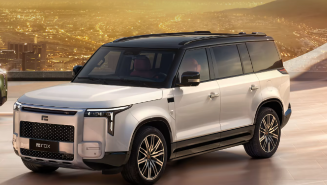 ‘Đe nẹt’ Land Rover Defender: SUV địa hình hơn 5 mét, nội thất sang chảnh, 469 mã lực trình làng