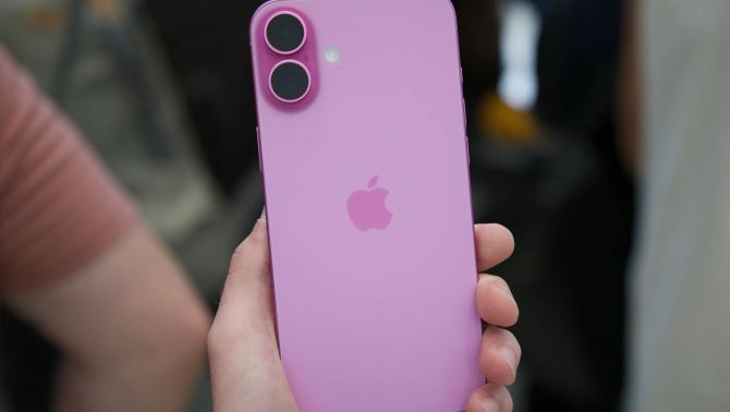 Đây là smartphone bán chạy nhất thế giới 2025, giá đang cực rẻ tại Việt Nam, ngon 9/10 với iPhone 17