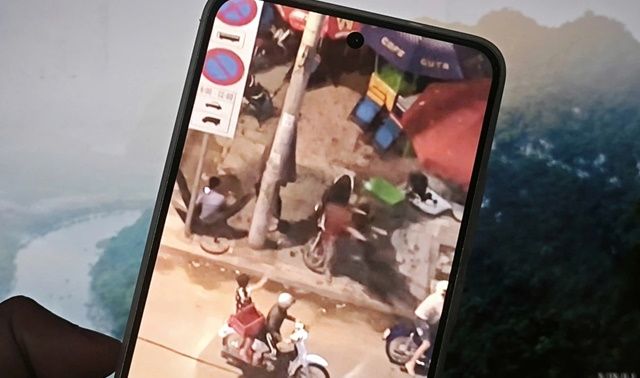 Xôn xao clip nhóm thanh niên hỗn chiến ở quán nước, người trong quán bị ‘vạ lây’