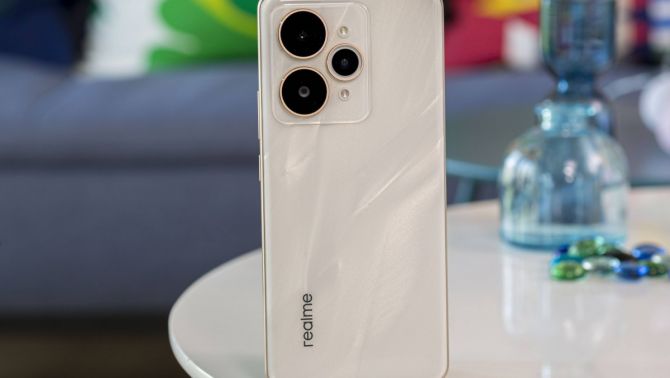 Đây là chiếc điện thoại gần 15 triệu đáng mua nhất hiện nay, bộ 3 camera AI cực chất bỏ xa Galaxy S25