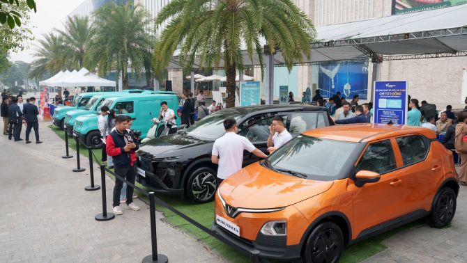 Càng chạy càng lời, tài xế dịch vụ rộng đường tiết kiệm chi phí với xe VinFast Green