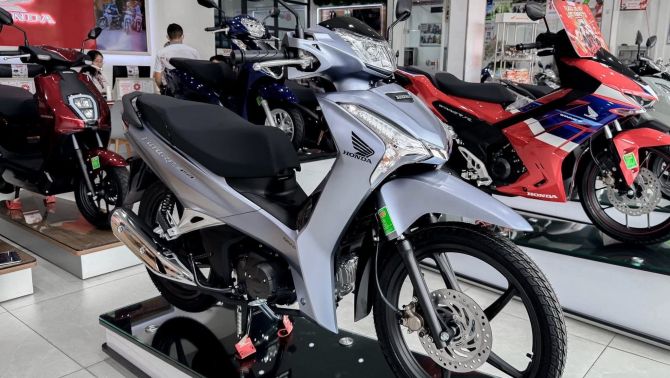 Tin xe máy 1/1: Honda Future 125 Fi 2026 giảm giá mạnh tại đại lý, khách Việt ồ ạt săn đón vì quá rẻ