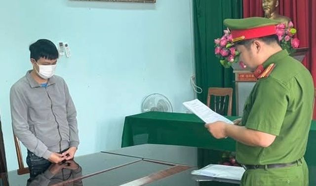 Danh tính nam nhân viên ngân hàng ‘ôm’ 2,1 tỷ đồng của khách để ‘nướng’ vào cá độ bóng đá