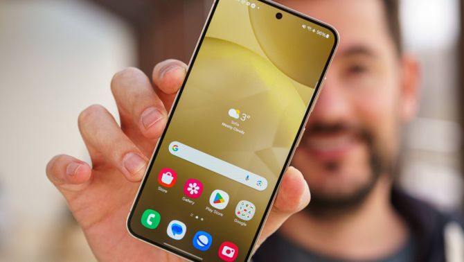 Đây là chiếc điện thoại Samsung cao cấp full tính năng giá rẻ nhất đầu năm 2026, AI xịn hơn iPhone 17