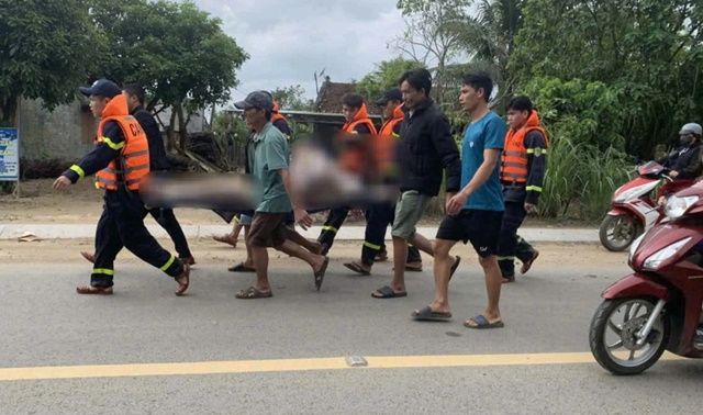 Nhảy xuống sông Ba cứu người say rượu, người đàn ông đánh đổi cả mạng sống