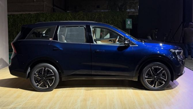 Mẫu SUV 7 chỗ đẹp long lanh chính thức ra mắt giá 345 triệu đồng: Rẻ lấn át Kia Morning và Grand i10