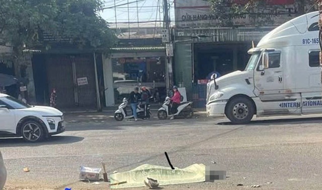 Hiện trường đau lòng vụ người phụ nữ tử vong tại chỗ sau cú va chạm với xe tải