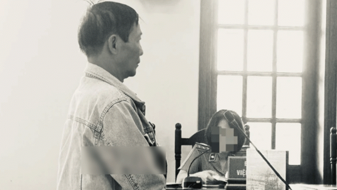 Độc lạ Cần Thơ: Phát hiện chồng giấu ảnh nhạy cảm của bồ trong chuồng gà, vợ có màn đánh ghen lạ đời