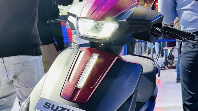 Suzuki chính thức ra mắt ‘xe ga quốc dân’ mới giá 48 triệu đồng: Đỉnh hơn cả Honda Vision và SH Mode