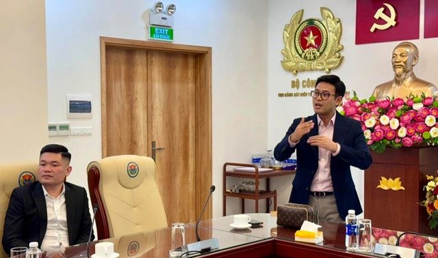 Thực hư hình ảnh nghệ sĩ Cường Cá cùng NSƯT Thái Sơn ‘uống trà’ tại cơ quan công an