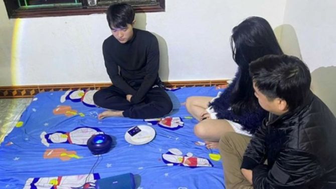 Bắt quả tang nhóm thanh niên 2 nam 1 nữ cùng sinh năm 1999 đang 'bay lắc', dùng ma túy tại Quảng Trị