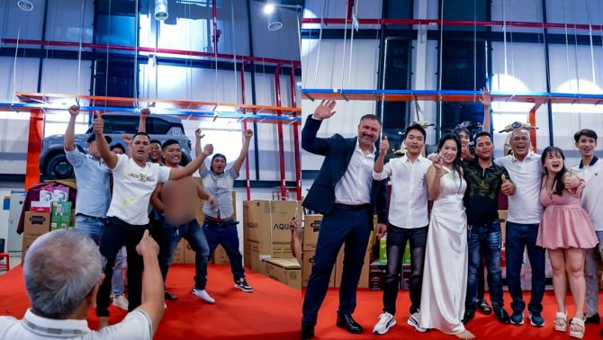 Danh tính nam công nhân TPHCM trúng ô tô trăm triệu trong tiệc tất niên công ty, tiết lộ nhiều phần thưởng giá trị