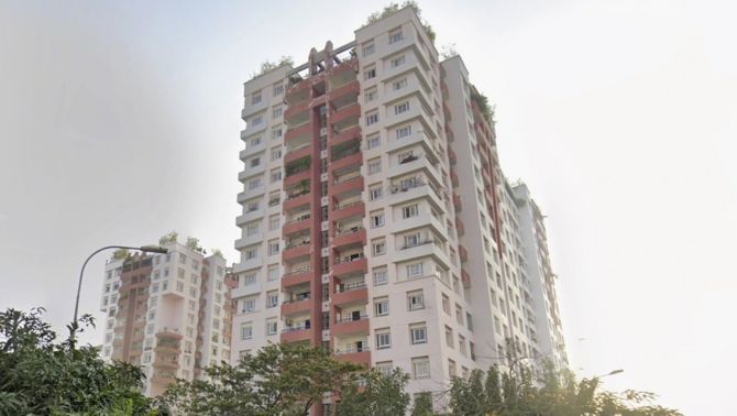 Thân thế của người đàn ông tử vong bất thường trước chung cư ở TP.HCM, hiện trường gây ám ảnh