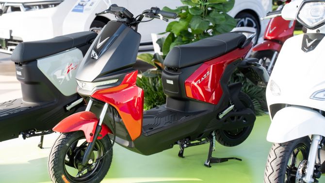 Chọn xe máy điện cho con đi học: VinFast Flazz ‘được lòng’ cả phụ huynh và học sinh