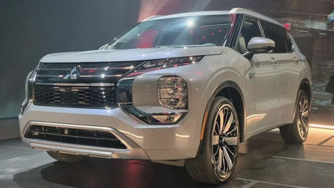 Mitsubishi Outlander PHEV 2026: Tầm hoạt động 690 km, mạnh 248 mã lực, giá từ hơn 950 triệu đồng