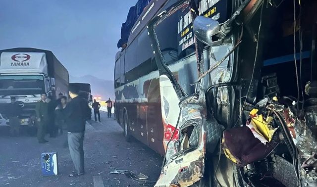 Hiện trường kinh hoàng vụ tai nạn giữa 5 ô tô trên cao tốc Bắc Nam khiến 1 người tử vong tại chỗ