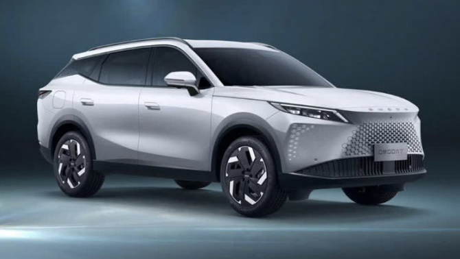 SUV hạng C ‘khiêu chiến’ Mazda CX-5: Bản PHEV chạy điện gần 100 km, trang bị dày đặc