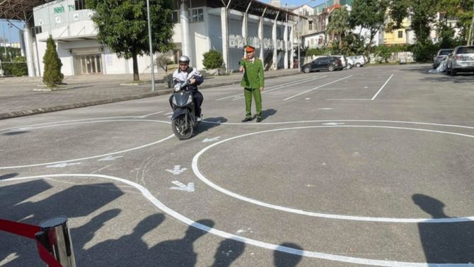 Thi bằng lái xe máy sắp đổi lớn: Bộ Công an bất ngờ bỏ một bài thi hình khi sát hạch, người học bớt áp lực?