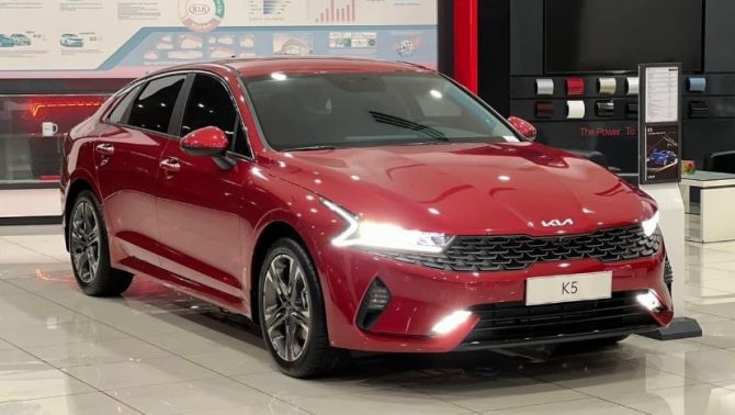 Kia K5 nhận ưu đãi khủng giúp giá lăn bánh giảm sâu cuối tháng 1/2026, quyết ‘triệt hạ’ Toyota Camry
