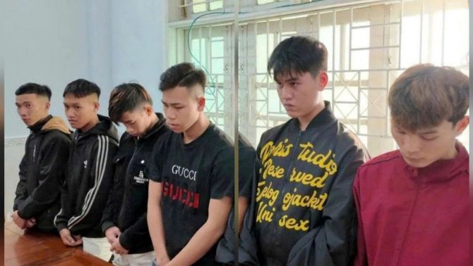 Đà Nẵng: Rút dao hù dọa vì nghi bạn gái bị trêu, thanh niên 17 tuổi bị chém đứt gân chân