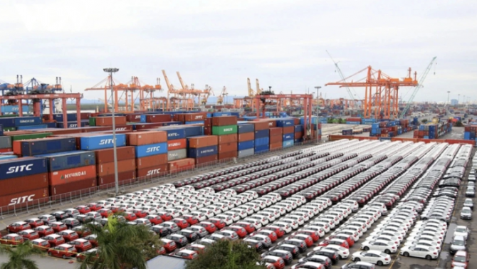 Việt Nam nhập hơn 200.000 ô tô năm 2025: Mitsubishi Xpander, Toyota Yaris Cross, Innova Cross đổ bộ