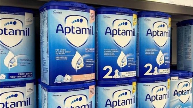 Độc tố ở sữa Aptamil ở Anh nguy hiểm mức nào mà được khuyến cáo ‘tuyệt đối không cho trẻ dùng tiếp’