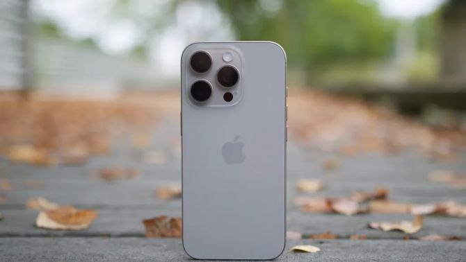 Đây là iPhone Pro mạnh và rẻ nhất Việt Nam, trang bị kém iPhone 17 Pro rất ít, giá ngang iPhone 17