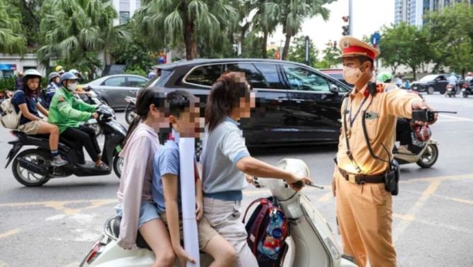 Vi phạm giao thông sẽ bị trừ trực tiếp tiền lương từ 2026: Quy định chi tiết và mức phạt cần biết!