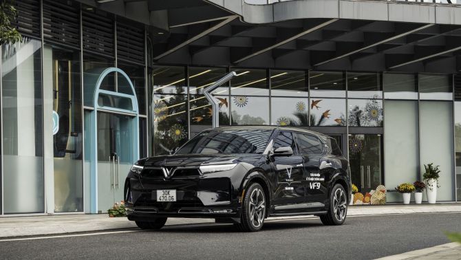 Cận Tết, ‘xe chủ tịch’ VinFast VF 9 lăn bánh từ 1,3 tỷ đồng, nuôi xe gần như bằng 0