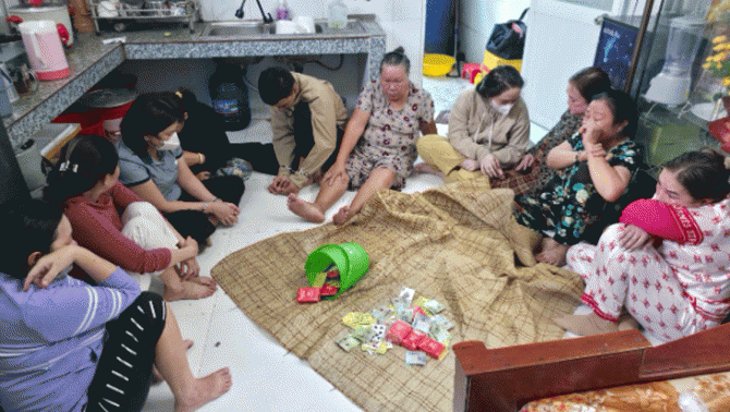 9 người phụ nữ bị bắt giữ khi đang sát phạt cùng 1 nam thanh niên: Số tiền thu giữ tại hiện trường?