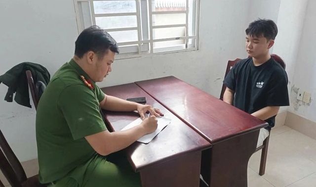 Danh tính nam thanh niên táo tợn kề dao đe dọa chủ cửa hàng cầm đồ, hé lộ lý do ‘làm liều’