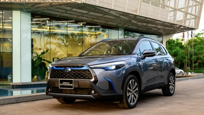 Toyota Corolla Cross, Camry Hybrid hưởng lợi: Ô tô nhập khẩu bước vào cuộc đua giảm giá nhờ thuế