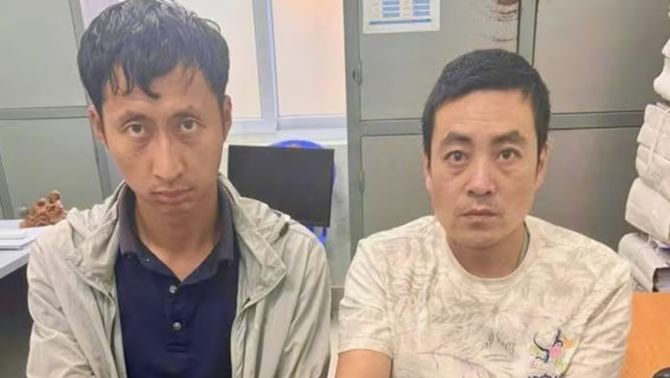 2 người nước ngoài đi du lịch Đà Nẵng nhưng hết tiền nên vào nhà dân ăn trộm, lẩn trốn theo cách ít ai nghĩ đến