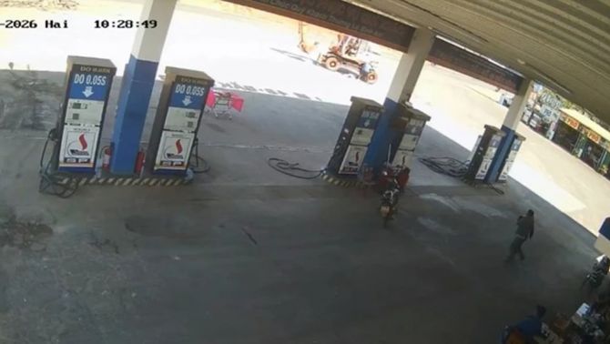 Trích xuất camera vụ chủ cây xăng bị máy xúc cán tử vong ở Lâm Đồng, ám ảnh giây phút kinh hoàng