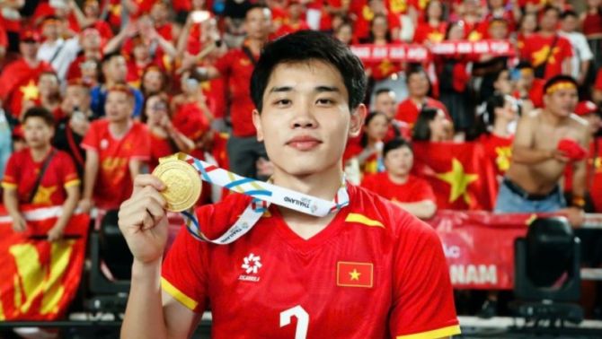 Từ cậu bé ôm bóng đá chân đất đến 'Vua phá lưới' U23 châu Á: Cô giáo Đình Bắc kể câu chuyện xúc động